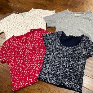 Lot 2 medium, 2 small women’s baby ts